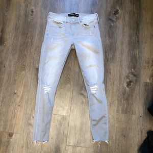 💛PRICE DROP💛 Express Light Grey Ripped Jeans 👖